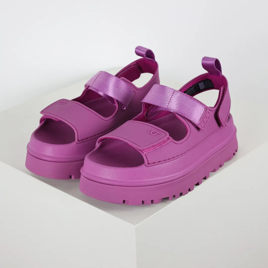 Copy price 💰560 Core recommendation Good price UGG Velcro slippers sandals summer versatile slippers soft sole non-slip beach thick sole casual elegant sandals The style of UGG sandals is really nice. It is suitable for all ages. The soles are made of super lightweight EVA foam. The classic material of U family can be said to be "light" to let you enjoy a different naked feeling. It is one of the most worth buying sandals in history. I guarantee you will not regret the series. Original OEM production Y products are available now. Size: 35 36 37 38 39 40